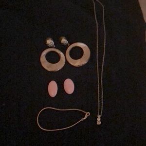 Jewelry bundle. 2 earrings, 1 bracelet and one necklace